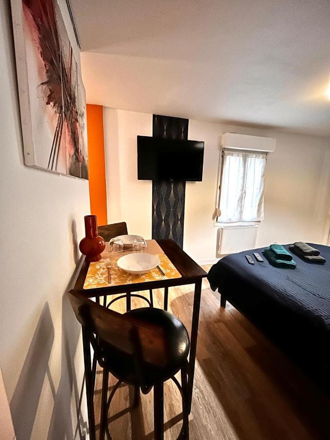 Charmant Studio En Plein Centre Ville De Chartres Apartment Ngoại thất bức ảnh